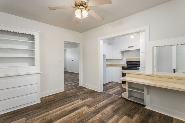 Building Photo - 1359 Jasper Ave