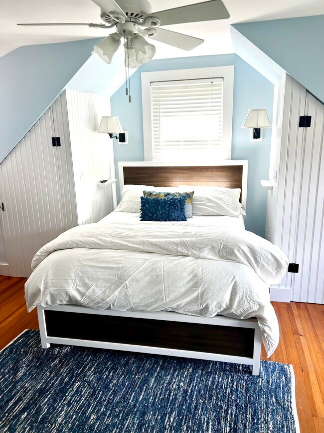 New comfy queen in master! - 46 Crescent Ave