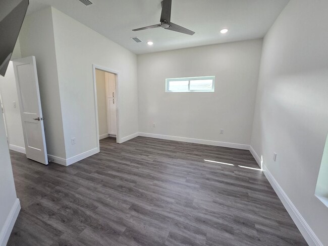 Building Photo - Charming 3-Bedroom, 2-Bath Home in Sarasota ~ Near Legacy Trail