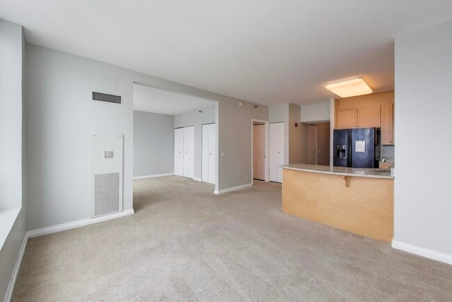 Building Photo - 33 W Ontario St