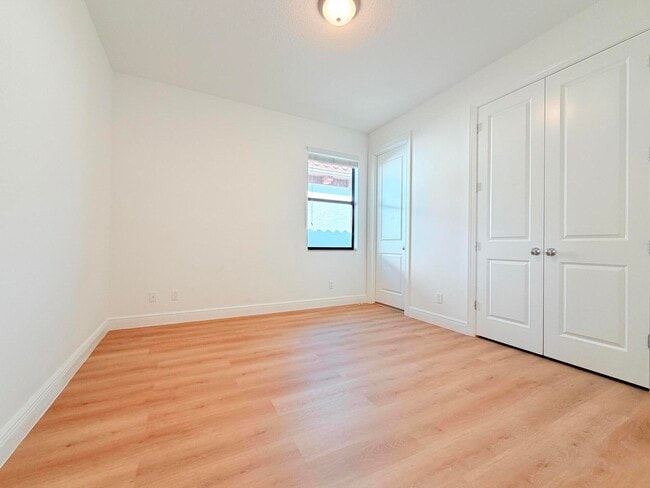 Building Photo - 2074 Dickens Terrace