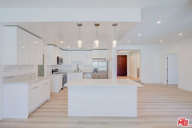 Building Photo - 449 Le Doux Rd