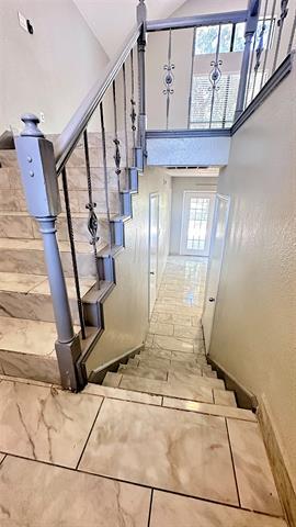 Building Photo - 708 Meadowcreek Ct