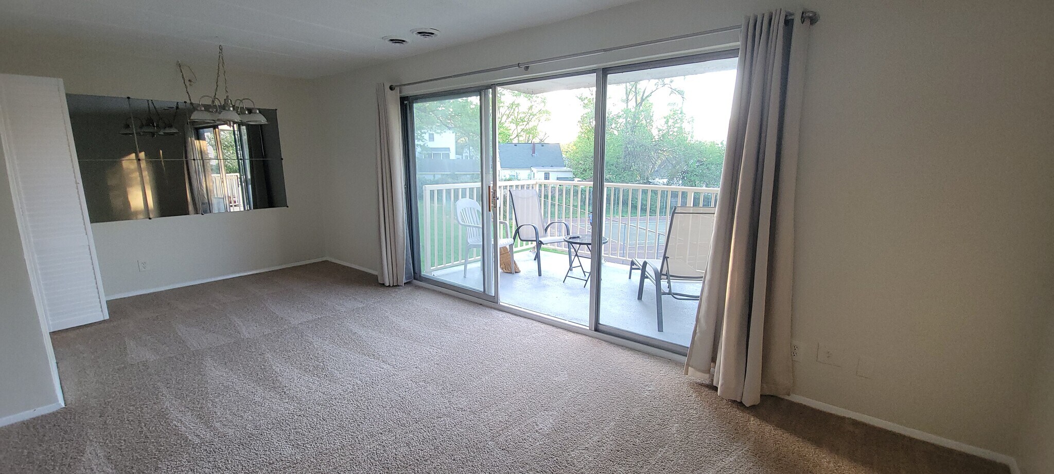 living room/balcony - 2606 Indian Dr