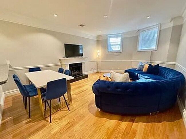 Building Photo - 9/1 No Fee! Fully renovated 2BR/2BA in South End!