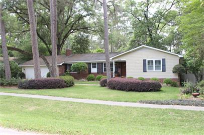 Building Photo - Gorgeous 4/3 Home with fenced yard and garage