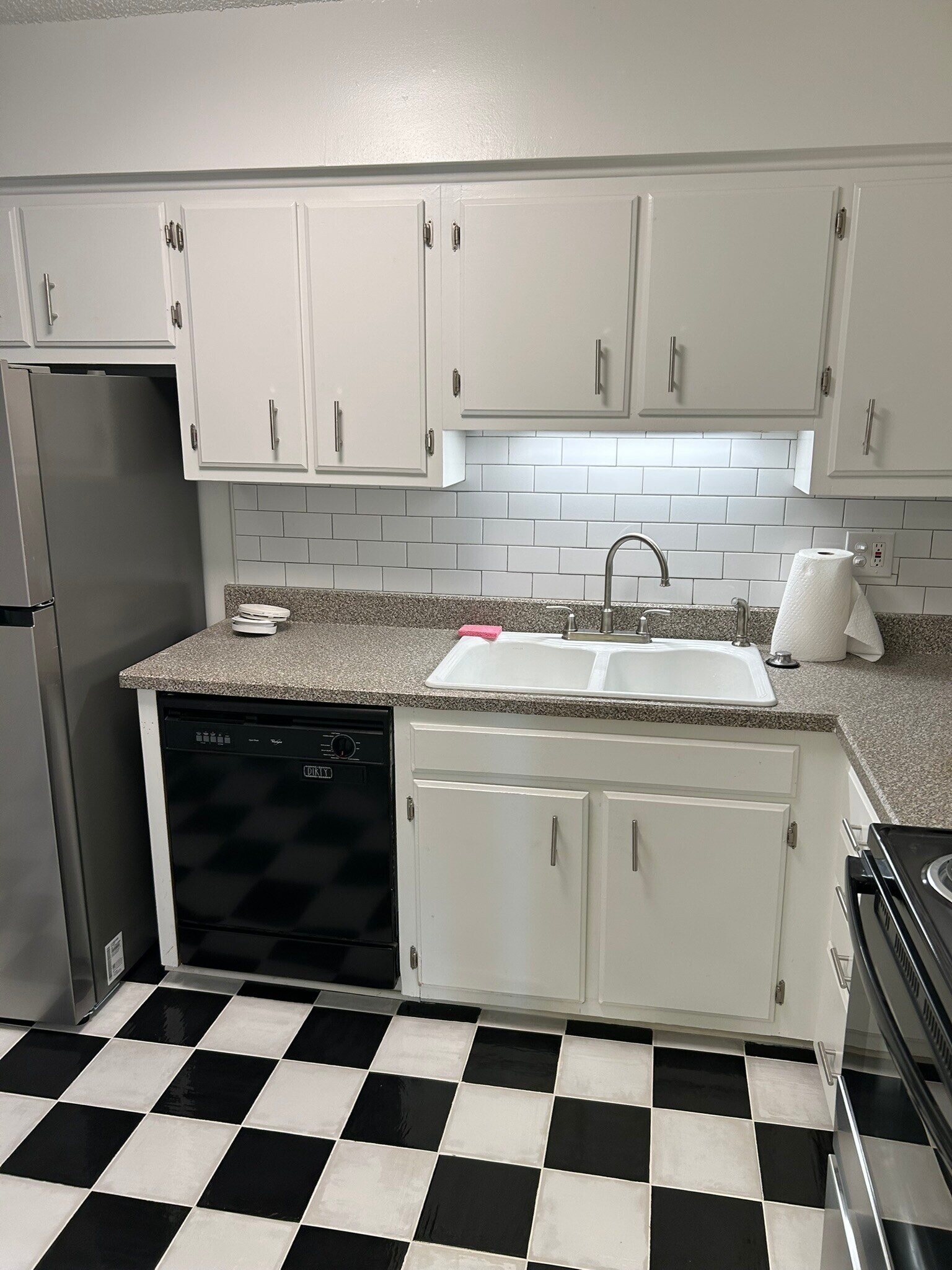 Building Photo - 515 Basswood Ave