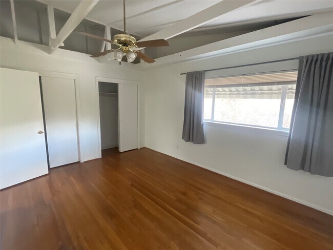 Building Photo - 1965 W Lamar St