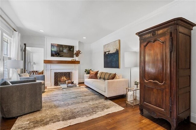 Building Photo - 663 Yorkshire Rd NE