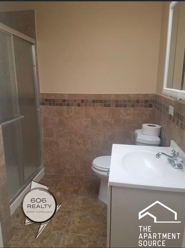 Building Photo - 2140 Clarence Ave