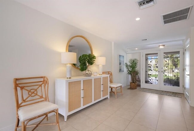 Building Photo - 567 Bird Key Dr
