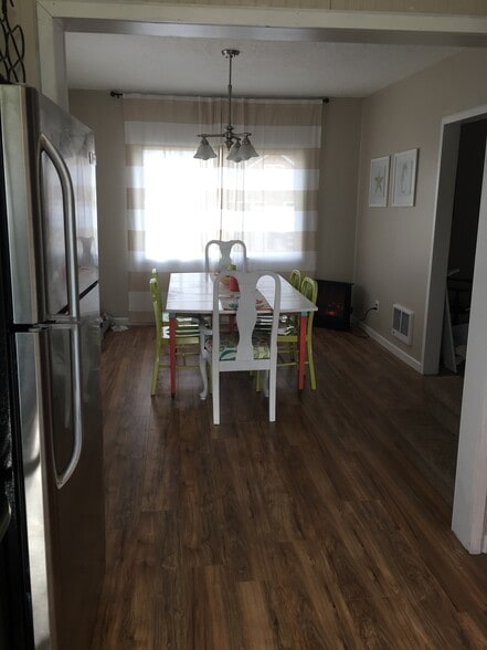 Building Photo - 717 10th Ave