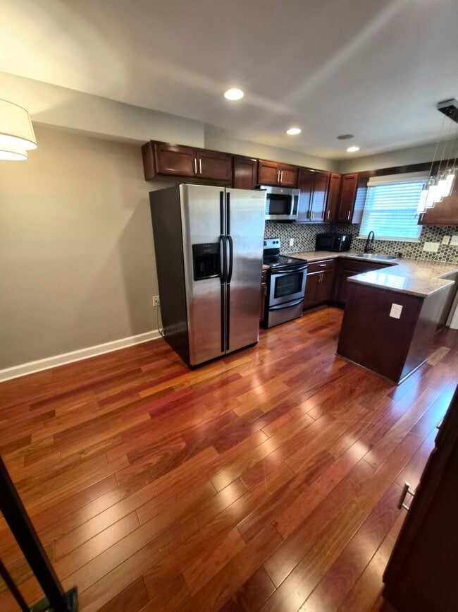 Building Photo - 501 E Fort Ave