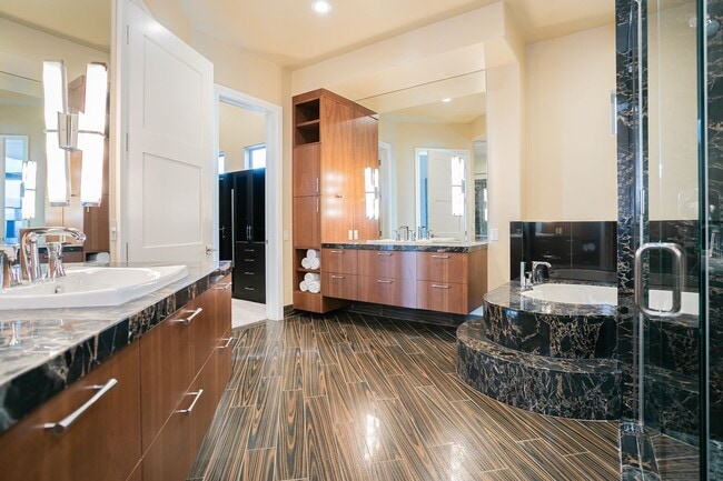 Building Photo - UNUBSTRUCTED VIEWS FROM THIS MACDONALD HIG...