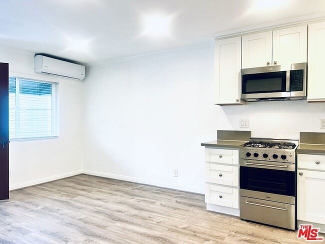 Building Photo - 451 Ivy St