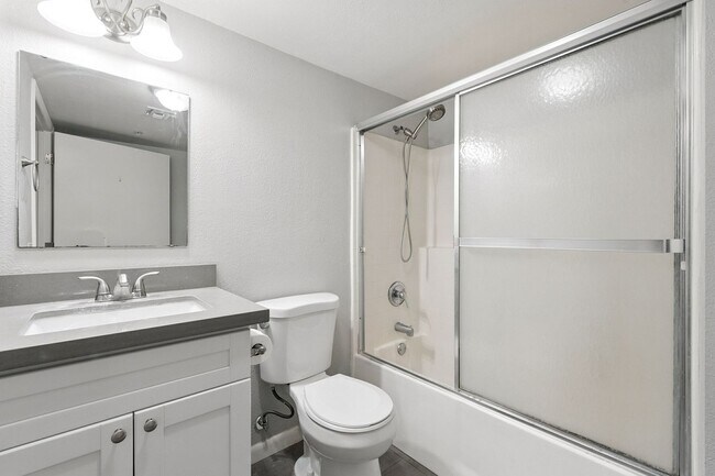 Building Photo - Walking Distance to ASU!