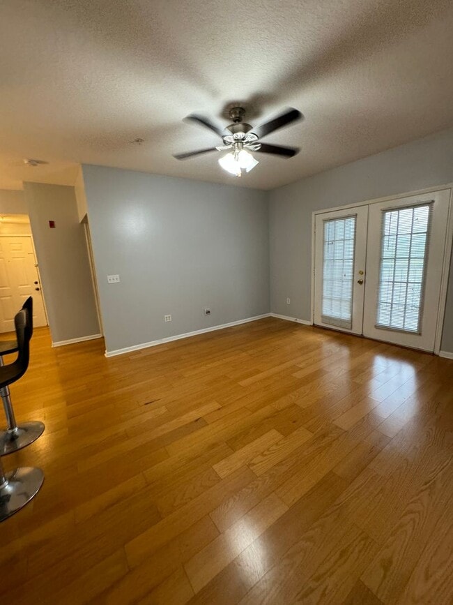 Building Photo - 2 BED 2 BATH CONDO CAPRI AT HUNTERS CREEK