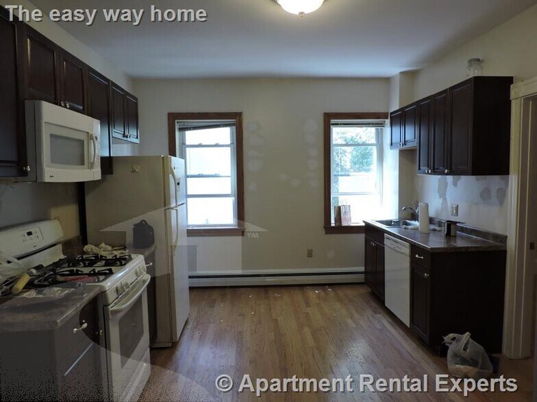 Building Photo - 105 Brookline St