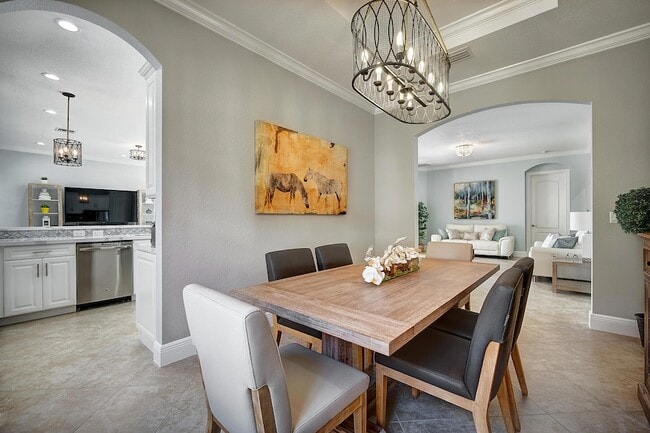 Building Photo - 8980 Lakeview Pl