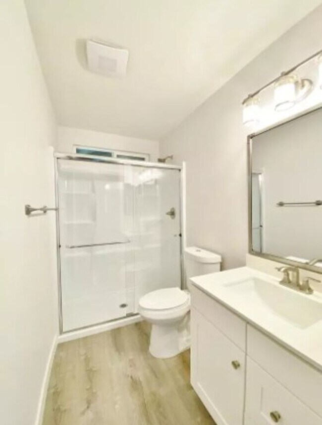 Building Photo - 1203