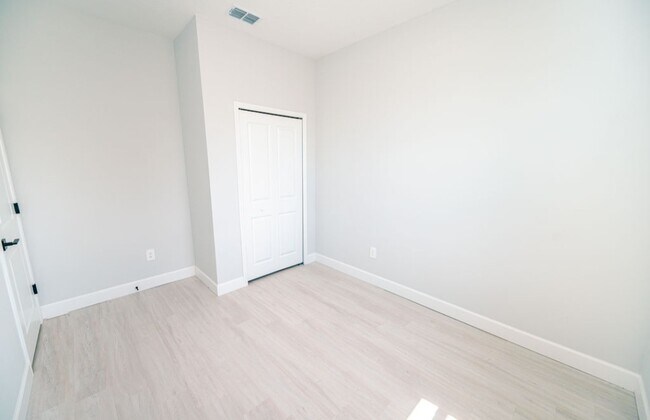 Building Photo - 1103 St Tropez Ct