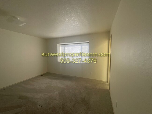 Building Photo - 4 Bedroom, 2 Bath Home