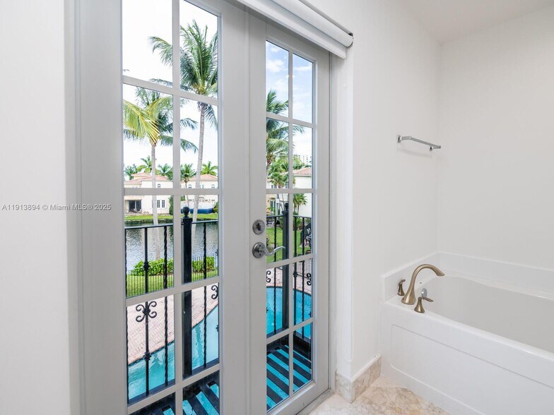 Building Photo - 20729 NE 32nd Ave