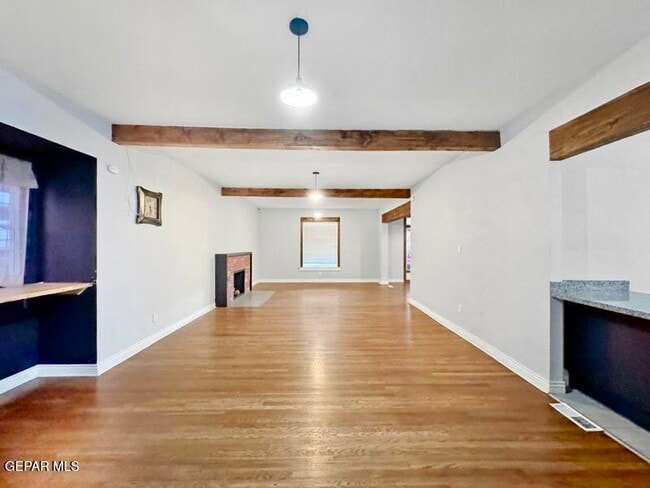 Building Photo - 1305 E Rio Grande Ave