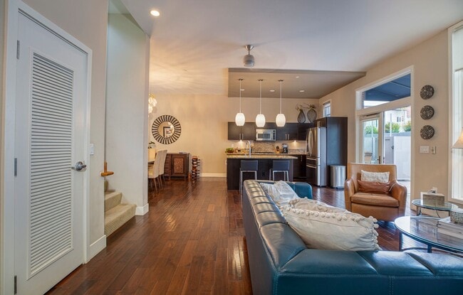 Building Photo - Modern Townhome Living in the Heart of Dow...