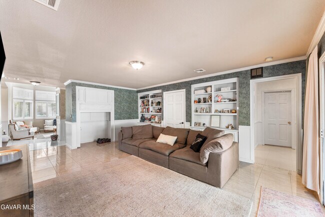 Building Photo - 5641 Hickory St