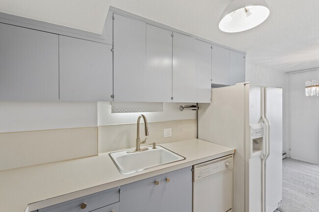 Building Photo - 505 Belmont Ave E