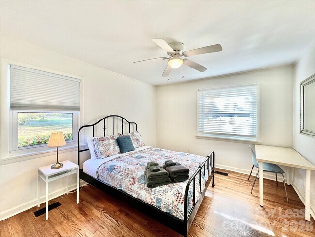Building Photo - 2931 Belmeade Dr