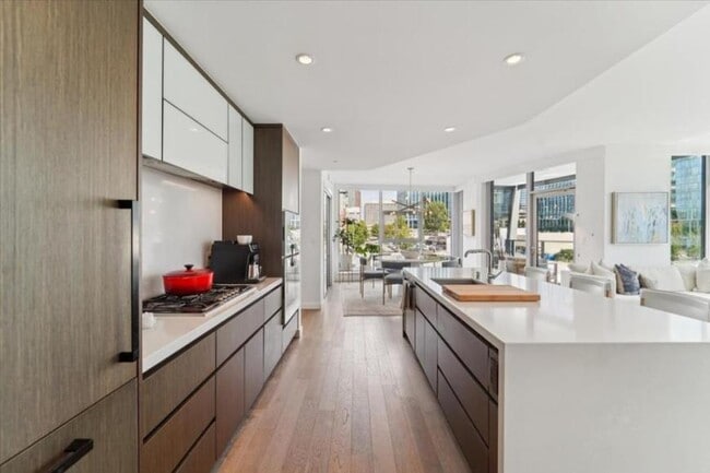 Building Photo - 2 bedroom in Bellevue WA 98004