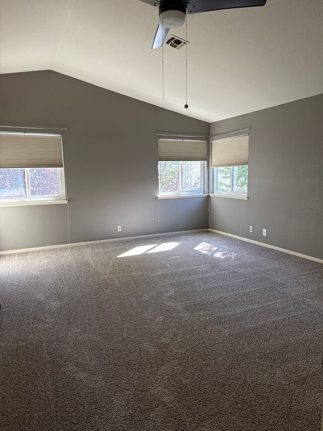 Building Photo - Crystal Lake Home For Rent