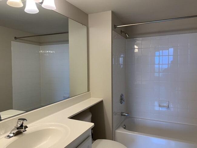 Building Photo - Luxury 2BD/2BA in The Gallery - Across from PIKE & ROSE + White Flint Metro