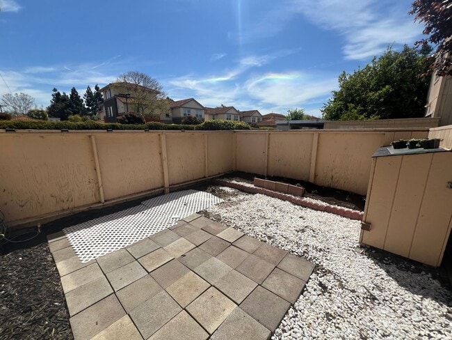 Building Photo - 3 bedroom 1.5 bath - for rent $3300