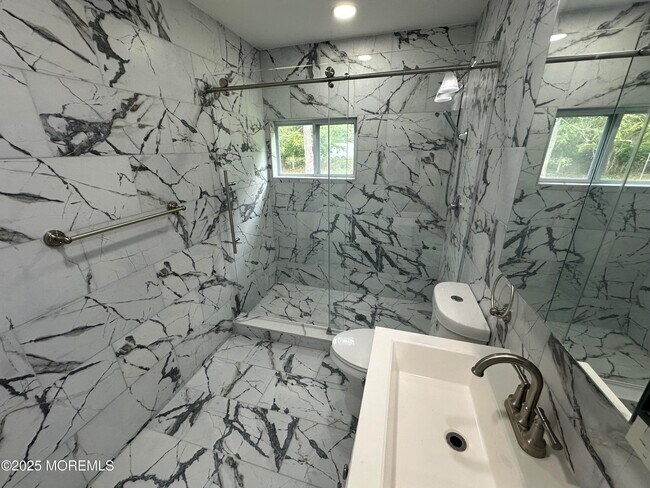 Building Photo - 105 Floyd Ln