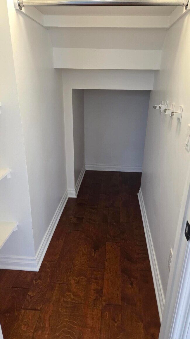 Building Photo - 934 W Huron St