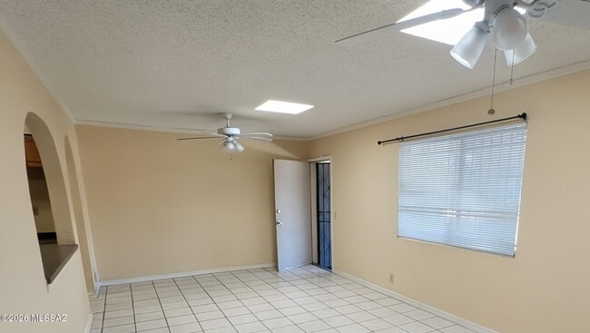 Building Photo - 6539 E Golf Links Rd