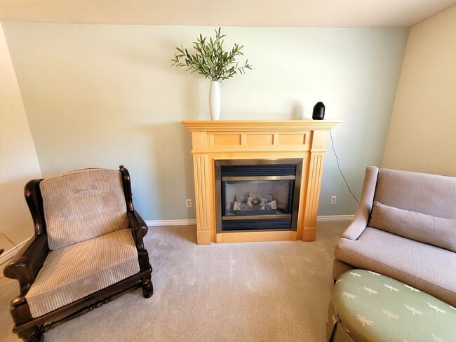 Building Photo - Fully Furnished Cottage 1 Bedroom - Marine Dr