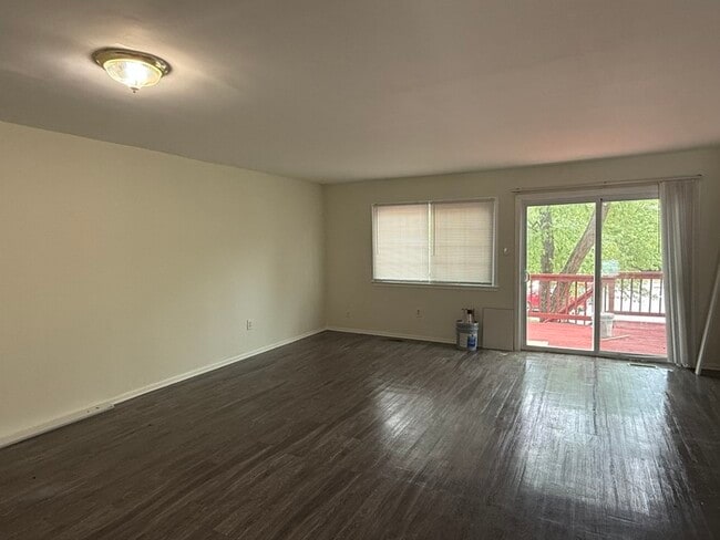 Building Photo - 3 Bedrooms - 4 Bathrooms, 21208