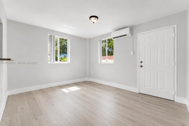 Building Photo - 6647 SW 59th Pl