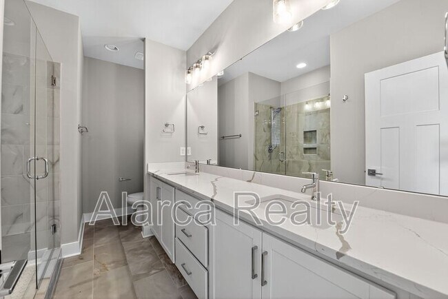 Building Photo - 2123 Bryant Park Dr