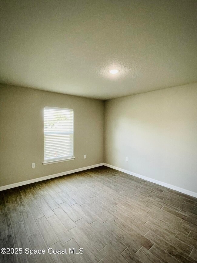 Building Photo - 1101 San Filippo Dr SE