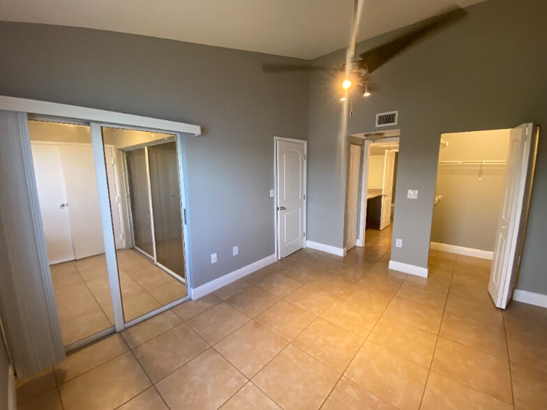 Building Photo - 2803 N Oakland Forest Dr