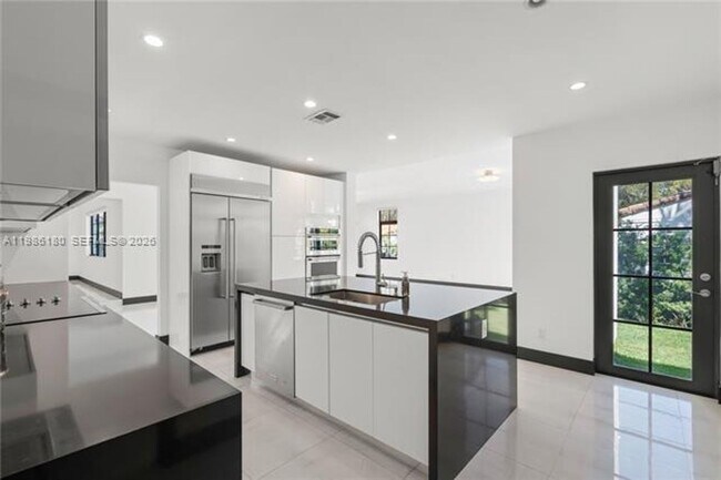 Building Photo - 519 Alhambra Cir