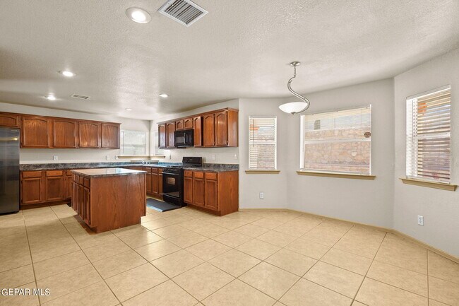 Building Photo - 6121 Byron St