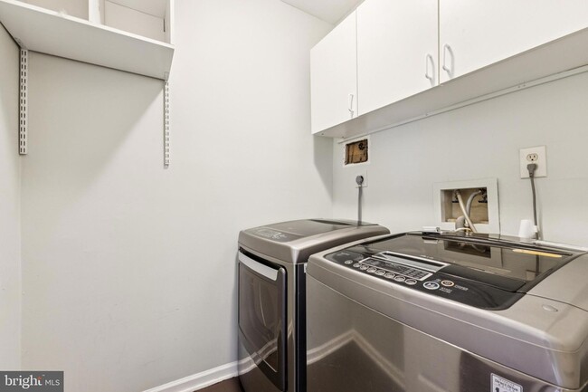 Building Photo - 507 Foxridge Dr SW