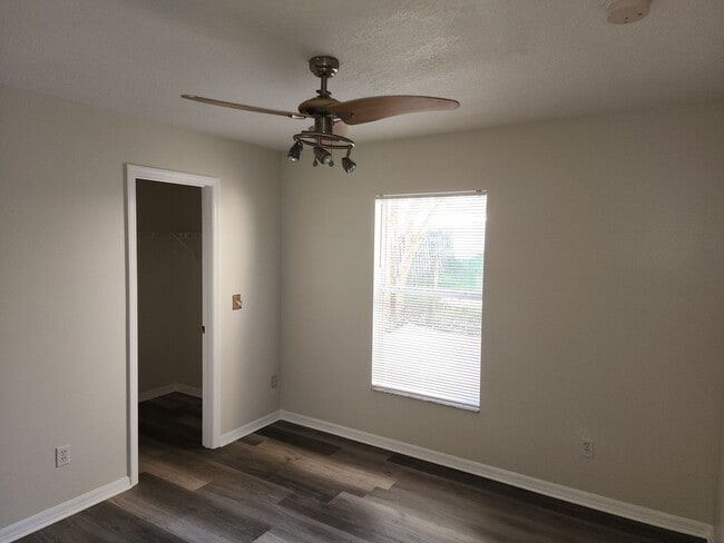 Building Photo - 3/2 Gentle Breeze~Quail Valley~A GREAT HOME!