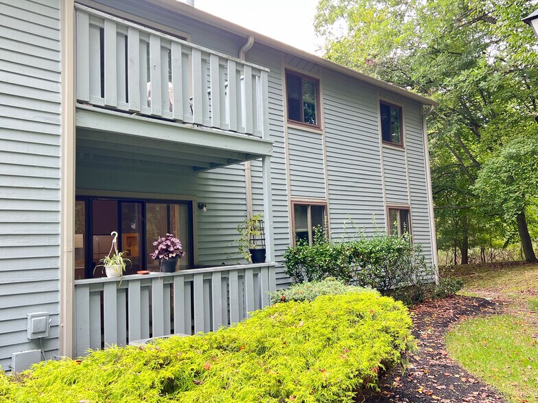 Building Photo - 2501 Eagle Row